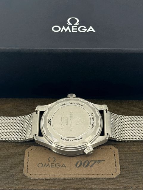 Omega Seamaster Diver 300m - James Bond Edition 210.90.42.20.01.001 Image 4